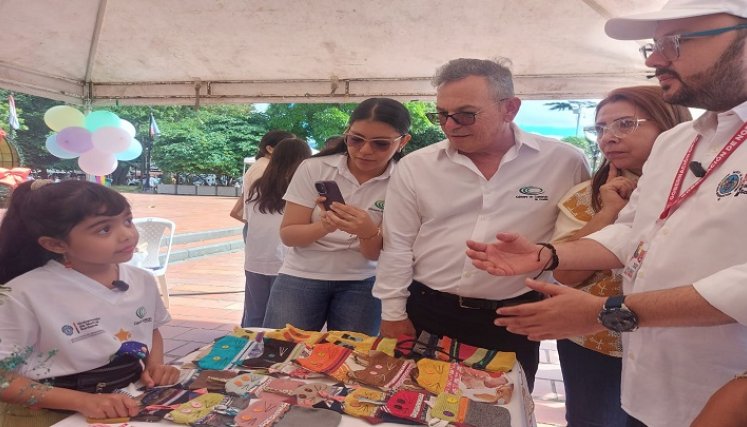 En el marco de los 454 años de Ocaña, los niños muestran el talento para los negocios.