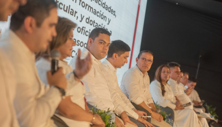 Los secretarios de diferentes despachos acompañaron al alcalde en la rendición de cuentas.