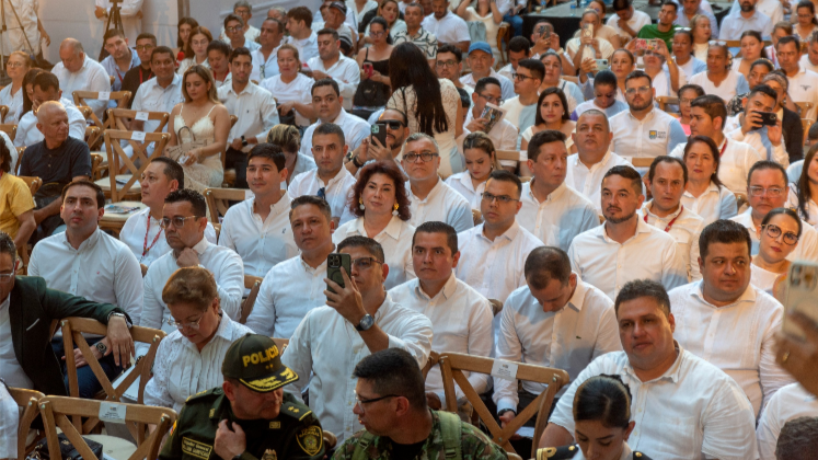 Secretarios presentaron su renuncia luego que el alcalde Acevedo hiciera la solicitud protocolaria.