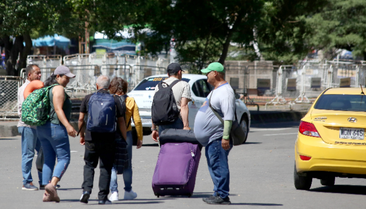 A los ciudadanos que se quedaron varados durate el cierre se les brindó asistencia humanitaria.