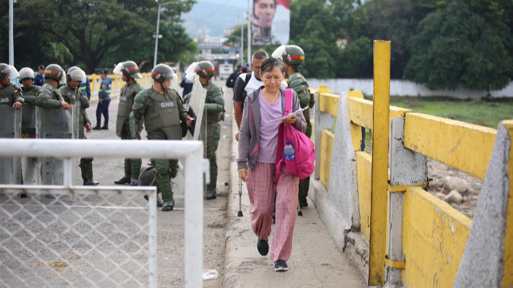 En medio del cierre de puentes se habilitó un canal humanitario para emergencias médicas.