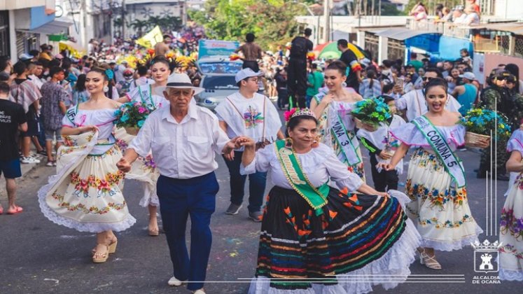 Para mantener vivas las tradiciones se llevó a cabo el desfile de autos antiguos y clásicos en Ocaña./ Foto: Cortesía