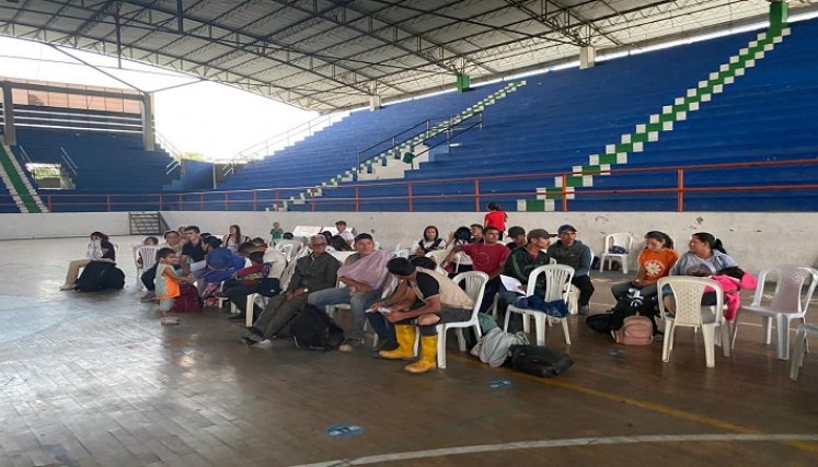 Integrantes del Puesto de Mando Unificado coordinan acciones para brindar la ayuda humanitaria a los desplazados por la violencia./ Foto: La Opinión.