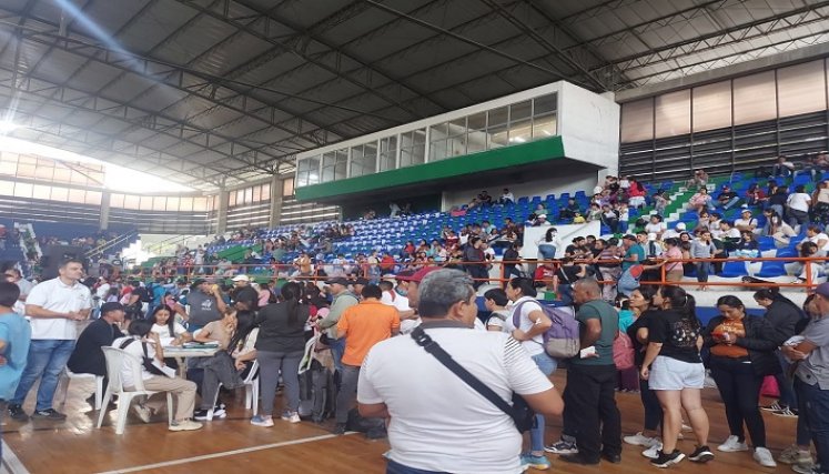 En los albergues habilitados en la ciudad se organizan las ollas comunitarias para mitigar la difícil situación de los desplazados.