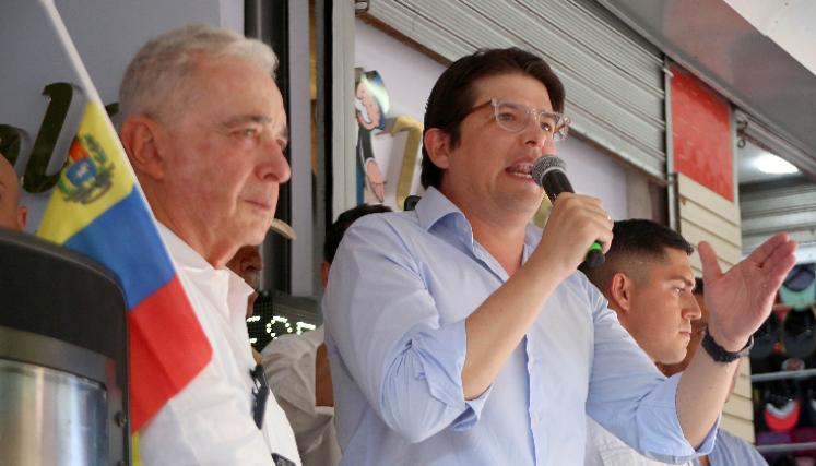 El senador Miguel Uribe acompañó al expresidente en su visita a Cúcuta.