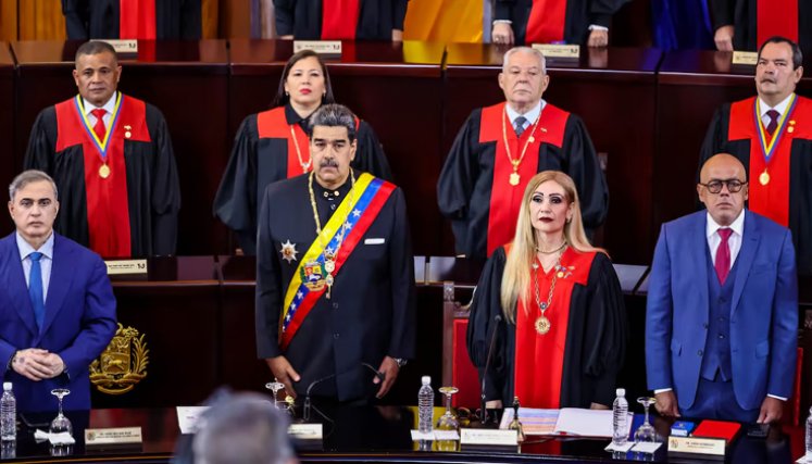 Posesión ilegítima de Maduro