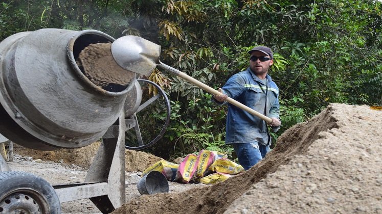 En aras de mejorar la movilidad y estimular el turismo ecológico se construye la ruta del café.