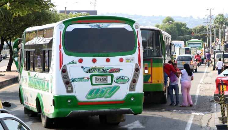 Los conductores también cuestionan la falta de cultura vial de los usuarios.