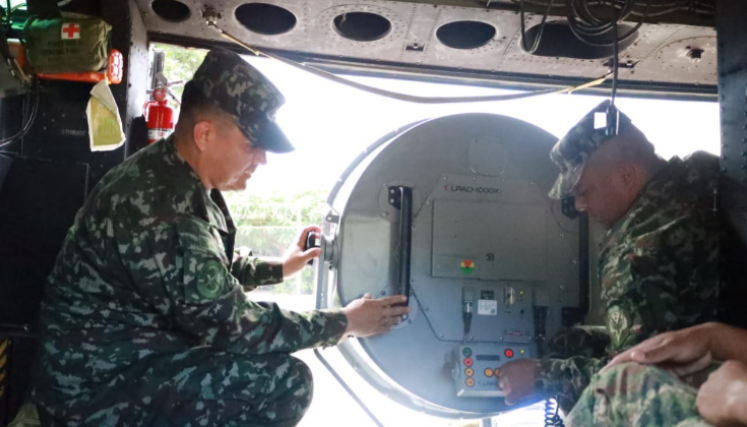 Desde el helicóptero del Ejército promueven campañas de desmovilización.