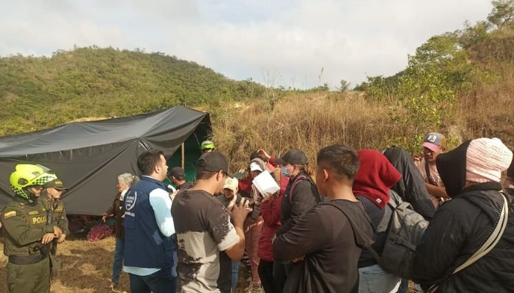 Desplazados de la violencia invaden predios de la Normal Superior de Ocaña.