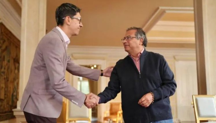 Hasta Petro se la ‘montó’ al MinEducación, Daniel Rojas, por la reprobación de su tesis: “A la próxima pasa, sino se la ve conmigo”