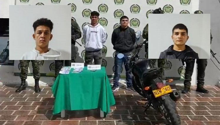 Las autoridades concertaron un pago de extorsión con los dos hombres y los capturaron.