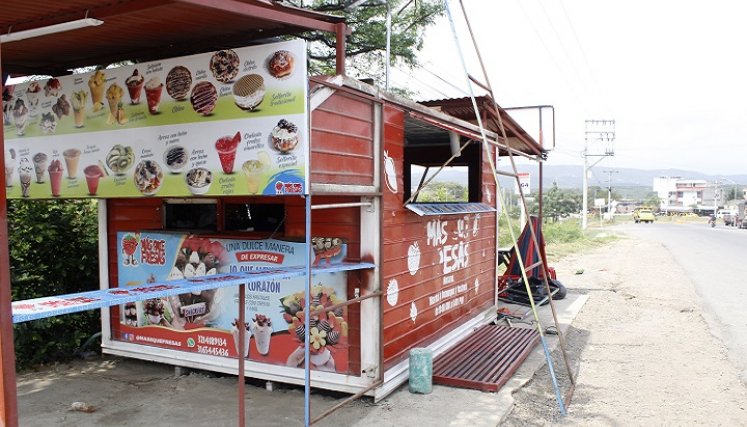 Algunos clientes y empleados alcanzaron a huir del lugar cuando escucharon el intercambio de disparos. 