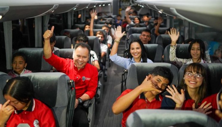 El gobernador William Villamizar da inicio desde hoy al transporte escolar fronterizo/Foto cortesía Juan Pablo Bayona