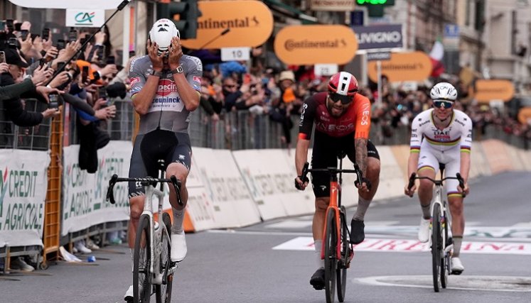 Mathieu Vander Poel (Alpecin) se impuso en el embalaje.