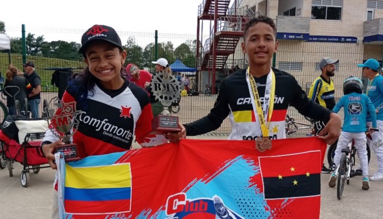 Camila De La  Hoz (izquierda) y Danilo Rodríguez bicicrosistas cucuteños.