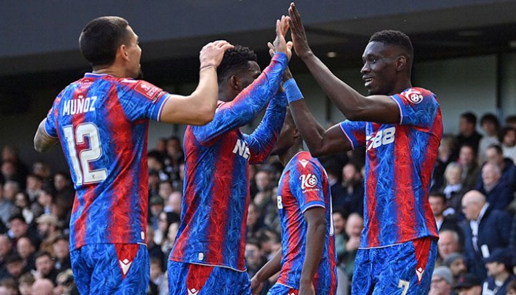 Daniel Muñoz y Jefferson Lerma, Crystal Palace. 