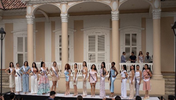 El certamen juvenil MIss Teen Norte de Santander inició su camino con la imposición de bandas.