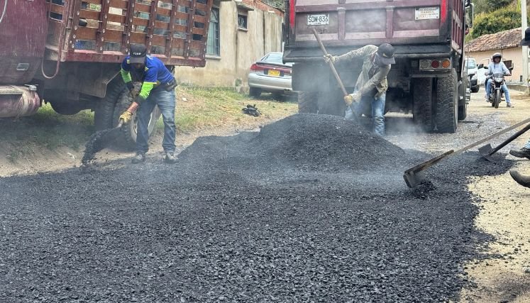 El Instituto Nacional de Vías adelanta trabajos de refacción de la carretera hacia el santuario Agua de la Virgen.