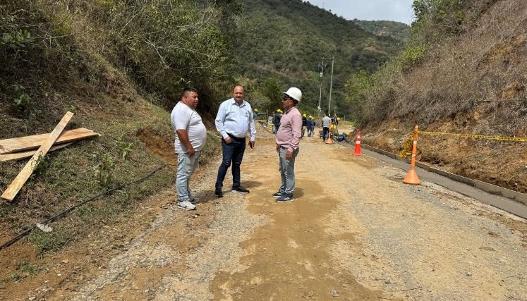 El Instituto Nacional de Vías adelanta trabajos de refacción de la carretera hacia el santuario Agua de la Virgen.