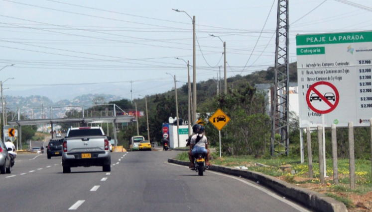 Vía hacia el peaje La Parada en Lomitas, Villa del Rosario.