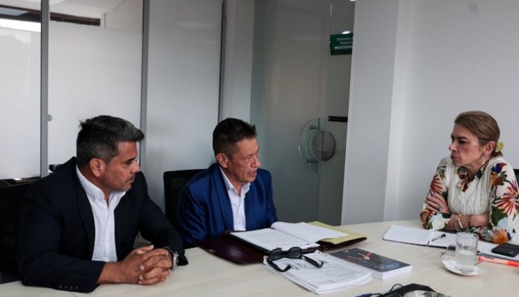 El entrenador de la selección Colombia de gimnasia se reunió con la ministra Patricia Duque.