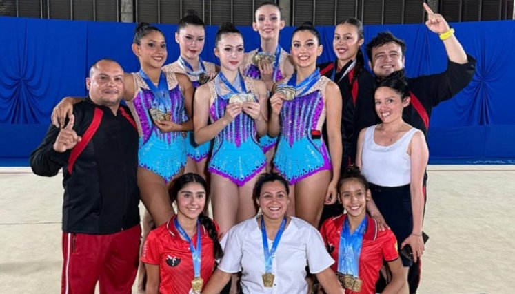 Este es el equipo de de gimnasia rítmica del departamento que logró siete medallas.