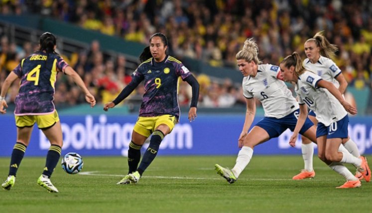 Mayra Ramírez delantera y figura con el Chelsea.