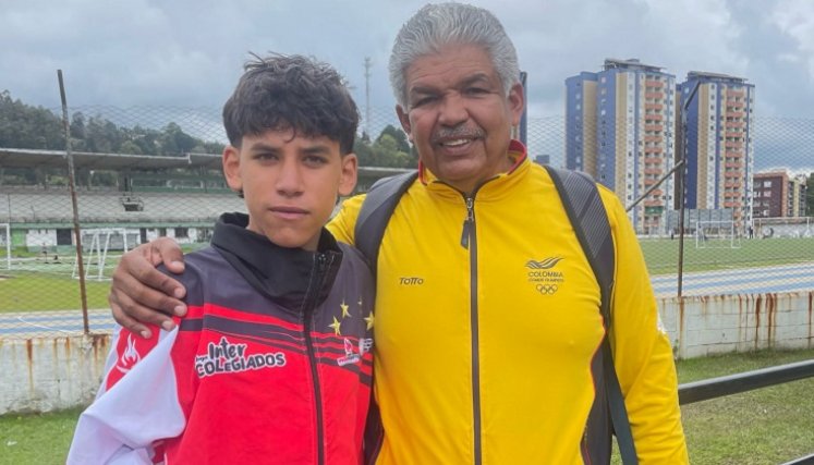 En la foto, Sebastián en compañía del técnico Elías Del Valle.