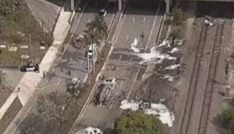 Tragedia aérea: Tres muertos dejó caída de avioneta sobre una calle en Boca Ratón. / Foto: Cortesía.
