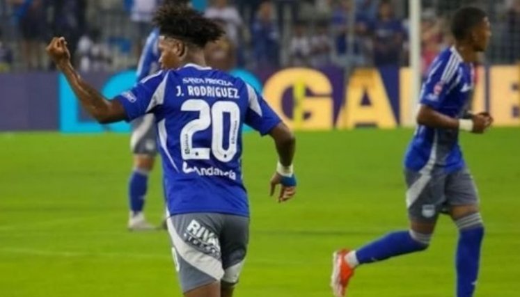 Secuestran a esposa e hijo de un futbolista