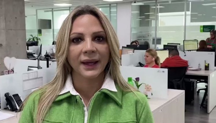 Esposa del Minsalud. 