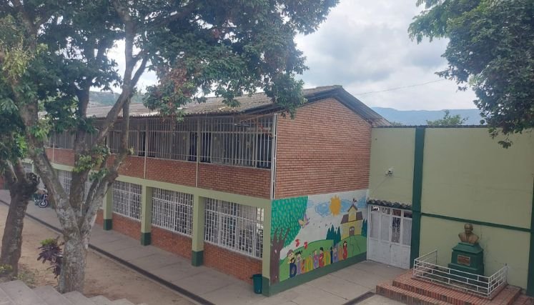 La comunidad educativa de la Escuela Argelino Durán Quintero exige medidas urgentes para brindar seguridad.