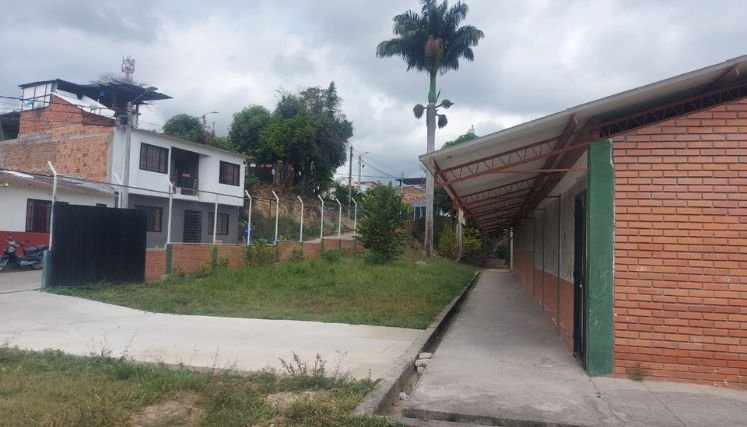 La comunidad educativa de la Escuela Argelino Durán Quintero exige medidas urgentes para brindar seguridad.