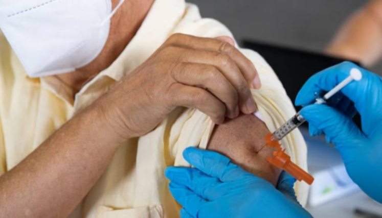 La vacunación es clave para prevenir la fiebre amarilla.