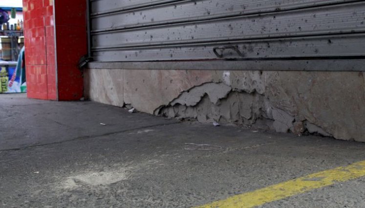 La detonación de una granada ocasionó daños a dos locales