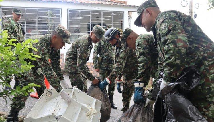 MILITARES-JORNADA AMBIENTAL