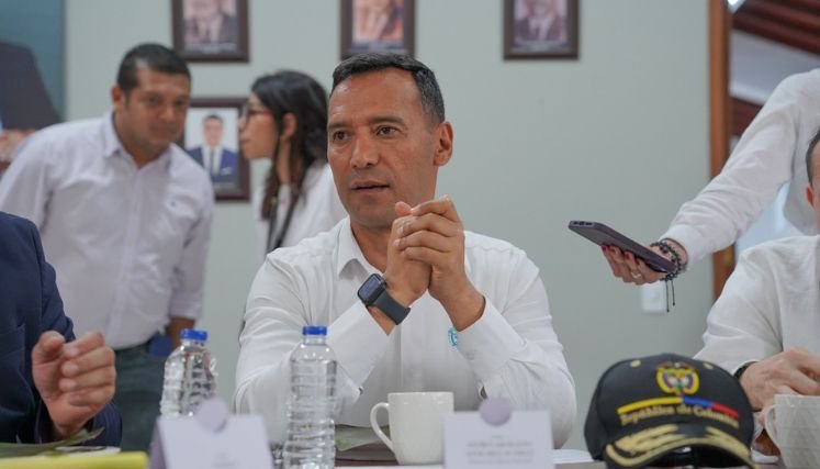 El ministro de Defensa visita a Ocaña para coordinar planes de la recuperación de los territorios y garantizar un retorno seguro.