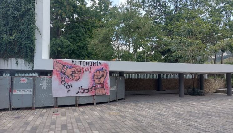 Parálisis total existe en la universidad Francisco de Paula Santander, seccional Ocaña debido al inconformismo de la comunidad estudiantil.
