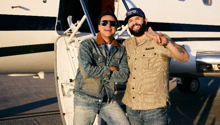 El colombiano y el sonorense lanzan su primera colaboración, nacida de una parranda en Valledupar.