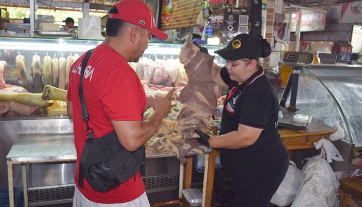 Venta de carnes. / Foto Nicolás Angarita-La Opinión