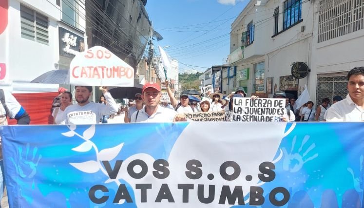 Una caravana humanitaria recorre la zona del Catatumbo para verificar los acuerdos.