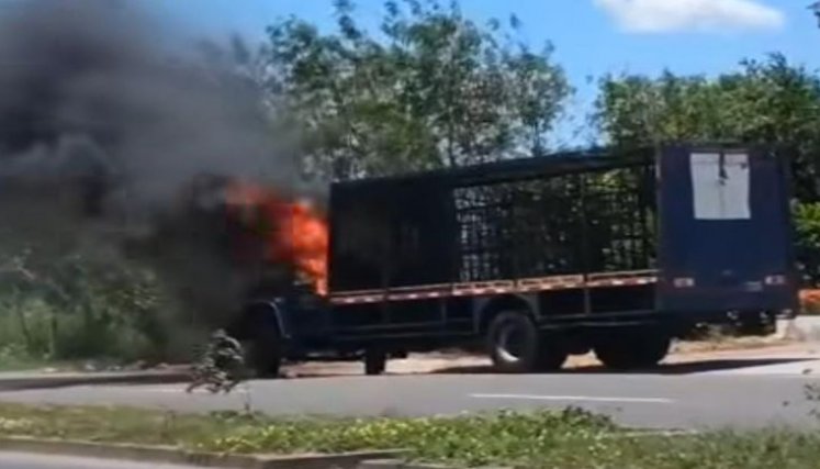 CAMION QUEMADO 