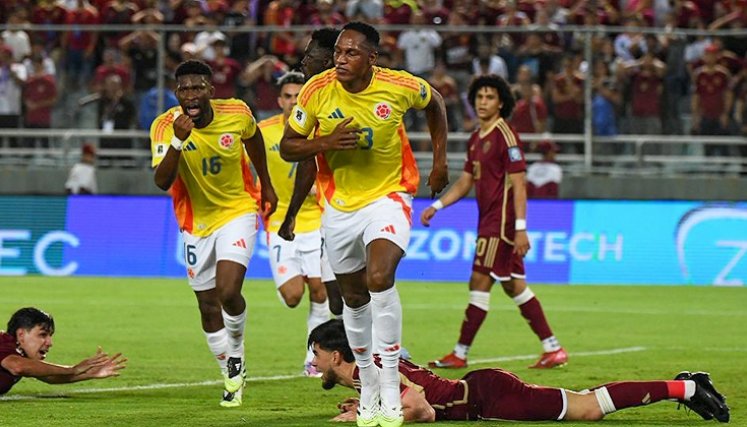 Yerry Mina marcó el primer gol para el empate ante los venezolanos.