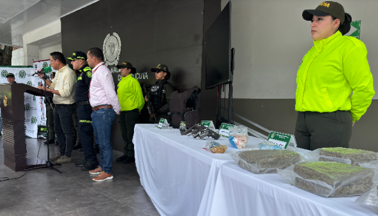 Incautaciones de droga y armas.