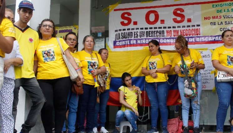 Madres de la Corte de niños con discapacidades aún ayer en la tarde se mantenían en protesta/Foto Stefany Peñaloza