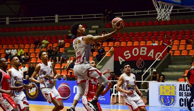 El quinteto rojinegro viniendo de menos a más consiguió frenar al líder Toros del Valle.