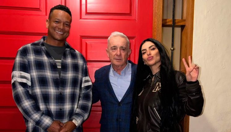 Álvaro Uribe Vélez con Jessica Cediel y el exfutbolista Freddy Guarín