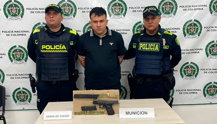Durante el procedimientio, a Wilmer Jheison Quintero Urbina le incautaron una pistola Glock 9 milímetros y 42 cartuchos./ Foto Cortesía