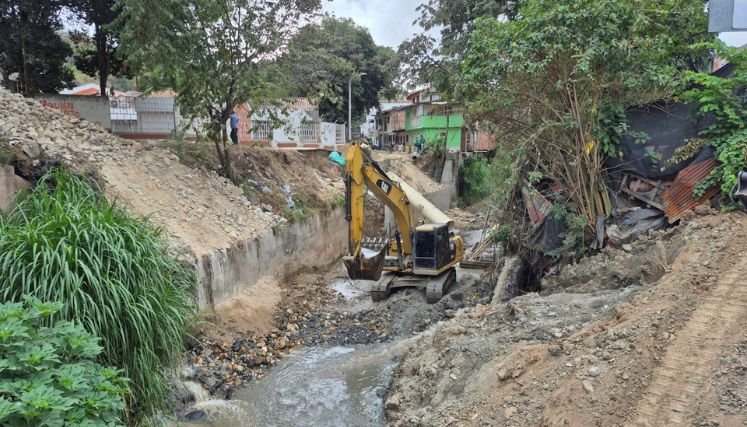 Descontaminar las aguas de los riachuelos que atraviesan la ciudad.